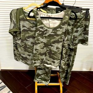 Lucky 4 piece set. Camo. Size L